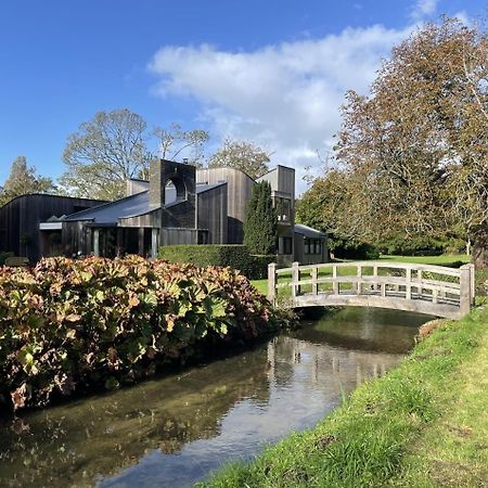 Unique & Rural Child Friendly Annexe With Large Gardens, Games & Tennis Court - Chichester Holiday Properties Exterior photo