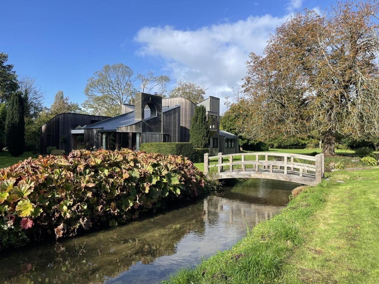Unique & Rural Child Friendly Annexe With Large Gardens, Games & Tennis Court - Chichester Holiday Properties Exterior photo