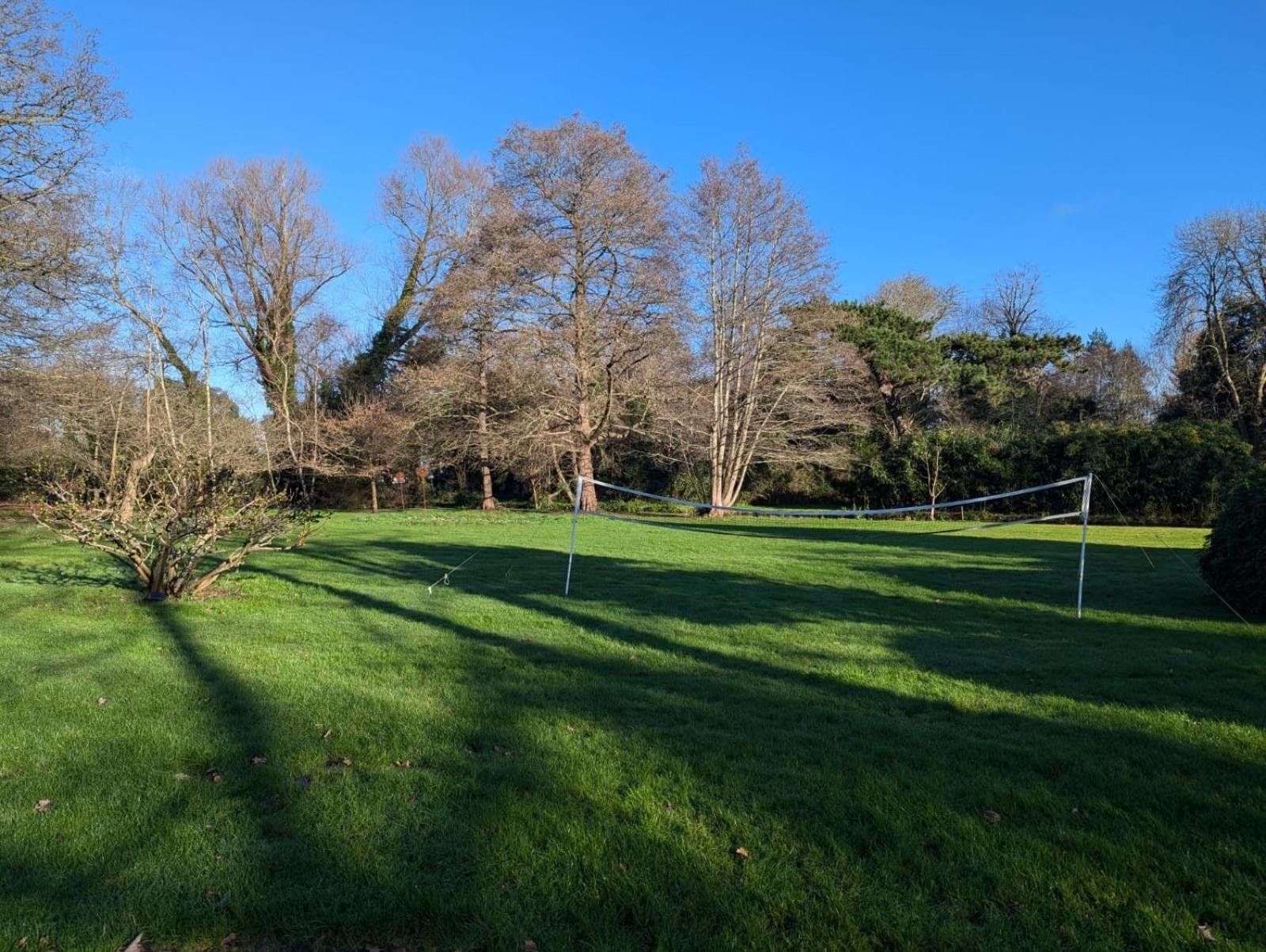 Unique & Rural Child Friendly Annexe With Large Gardens, Games & Tennis Court - Chichester Holiday Properties Exterior photo