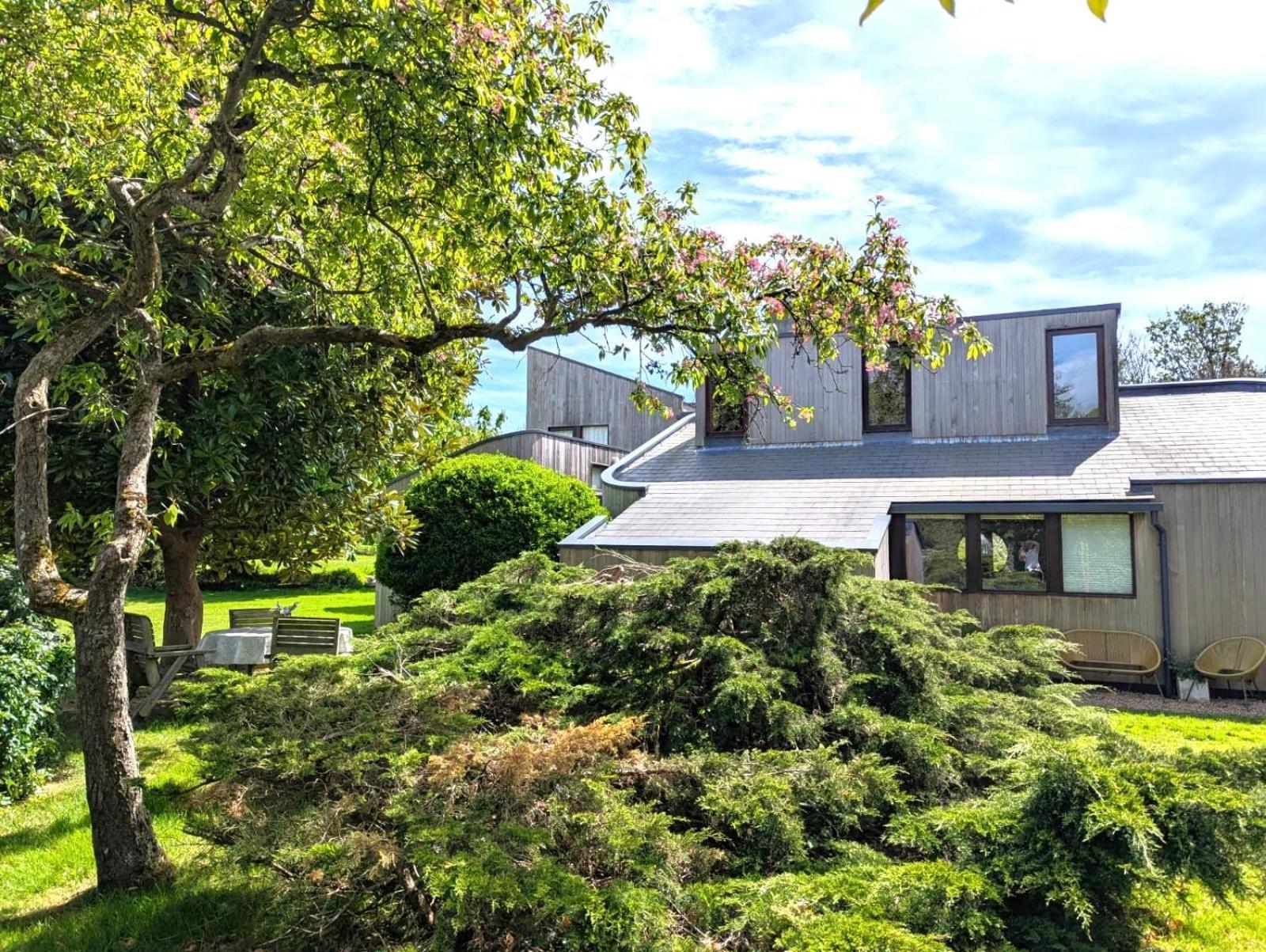 Unique & Rural Child Friendly Annexe With Large Gardens, Games & Tennis Court - Chichester Holiday Properties Exterior photo